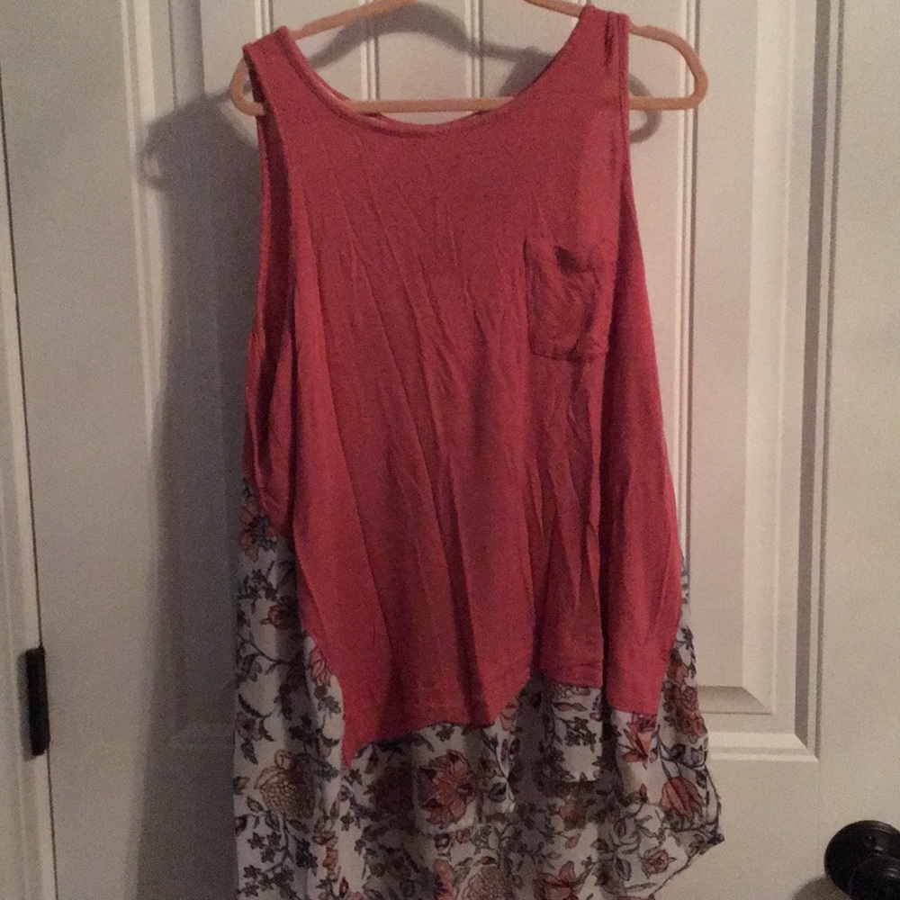 Flowy t-shirt with flowers medium